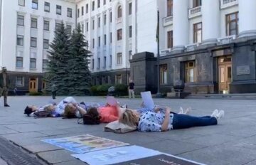 Протест матерів полонених під ОП, фото: Киев сейчас / Телеграм