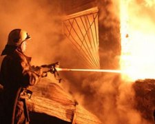 Любящие мама и бабушка "забыли" ребенка в пылающей квартире