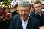 Банк Порошенка в Києві штурмувала юрба в масках, "жодних коментарів": що відбувається