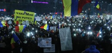 Протестувальники продовжують стягуватися на "Румунський майдан"