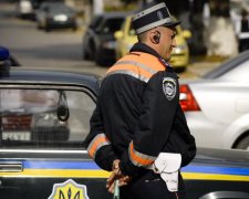 "Звезды" столичной парковки: автомобиль в центре города внезапно превратился в трамвай
