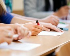 Школярі з окупованого Донбасу приїхали на ЗНО в Україну: відео 