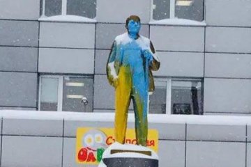Четверо россиян получили срок за "сине-желтого" Ленина и "Катюшу"
