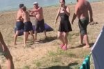 Бійка між українцями та росіянами, кадр з відео