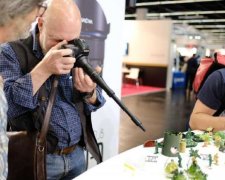 Venus Optics приравнял фотоаппарат к микроскопу