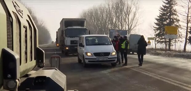 Украинцы на дорогах, скриншот: Youtube