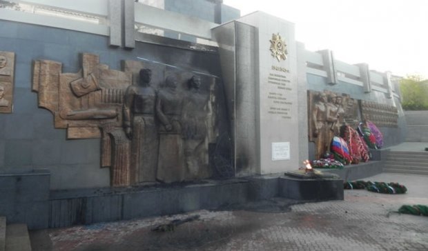 П'яний росіянин спалив меморіал Перемоги