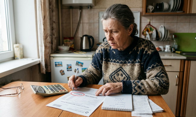 Рахунки за комуналку. Фото: згенероване ШІ