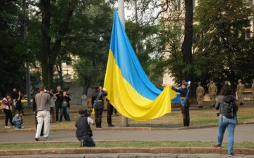 Культовые звезды Голливуда объединились под украинским флагом