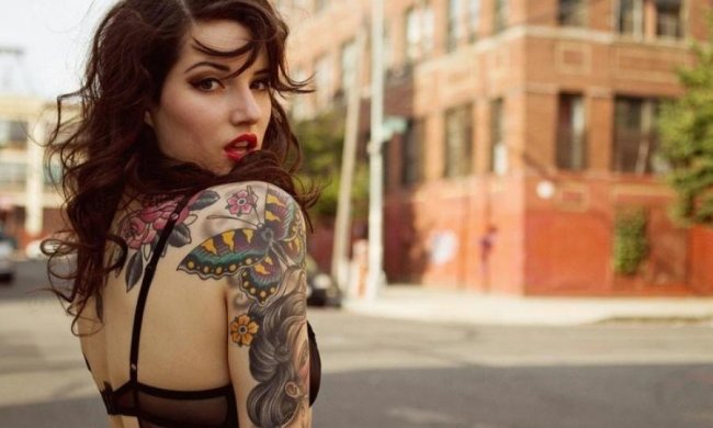 Тюремный запах тату: стало известно, как воспринимают женщину с рисунком на теле