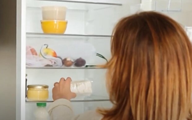 Продукти у холодильнику. Фото: скрін youtube