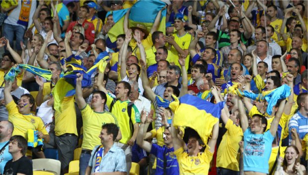 Фанати збірної України заспівали гімн після грандіозної перемоги над іспанцями: відео