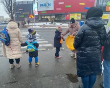 Дети, родители, похолодание, фото: Знай.ua