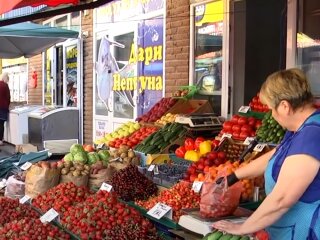 Ціни на ягоди та фрукти. Фото: скрін youtube