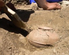 Археологи знайшли 800-річний горщик. Весь світ затамував подих, коли вдалося оживити те, що було всередині