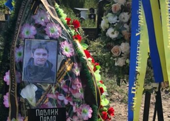 На могилі Паші Павлика, фото Анжеліки Рудницької