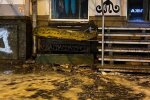У Харкові "балкон-вбивця" ледь не впав на голови городян: "Обережно!"