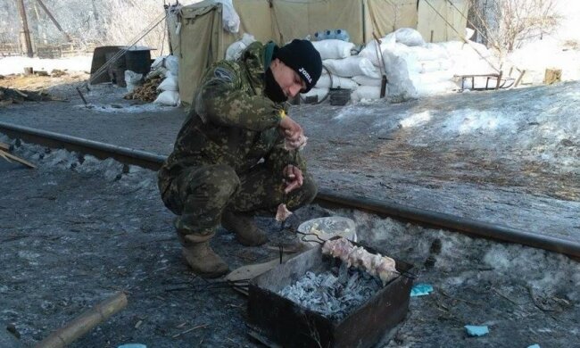 Блокада Донбасу: активісти перекрили нову ділянку залізниці