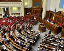 Скандальний депутат-мільйонер склав повноваження