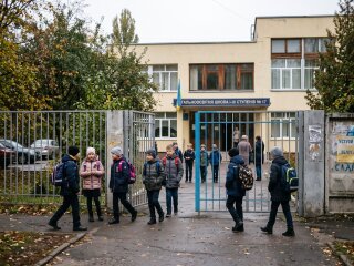 школа фасад учні