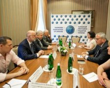Відкрите звернення до Президента України, Прем’єр-міністра України, Голови Верховної Ради України, керівників парламентських фракцій і комітетів
