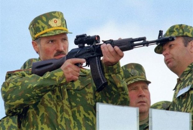 Лукашенко перевіряє білоруську армію