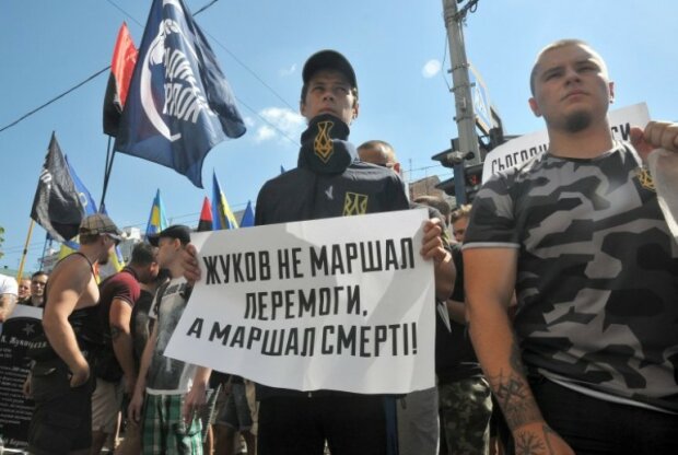 В Харькове умыли "кровавого маршала": кто не дает покоя многострадальному Жукову