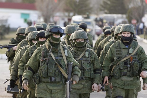 Путін перетворив Крим на "ПТУ для убивць": кадри з навчань окупантів