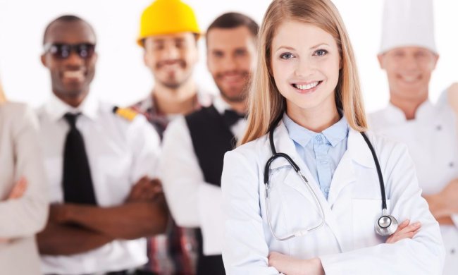 У Twitter запустили новий флешмоб: ви знаєте мене по коронній фразі. Користувачі діляться стереотипами, пов'язаними з їх професіями