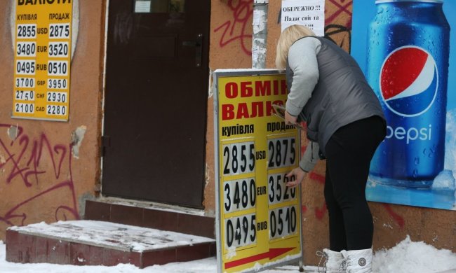 Курс валют на 3 марта: доллар противится гривне