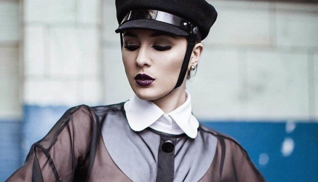 MARUV накивала п'ятами з України в одних колготках: бомба, нескінченні ноги