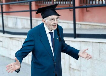 96-річний бакалавр, фото АВС News