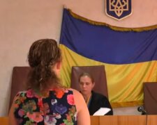 Розлучення у судовому порядку, кадр з відео