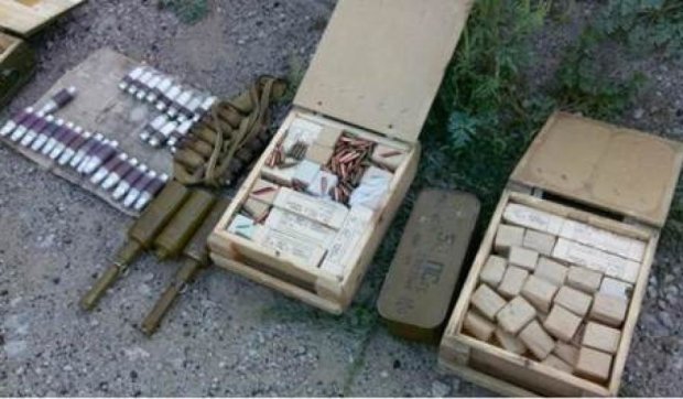 СБУ обнаружила арсенал оружия и пакет с трамадолом на Донетчине