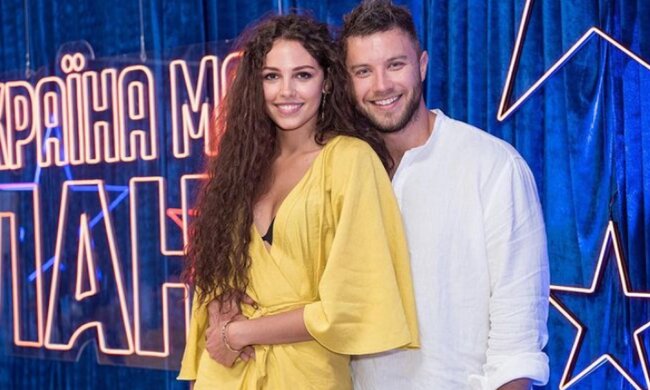 "Холостяк" Михаил Заливако подкинул Аню Богдан на экстремальной высоте: "Любит, по лицу не видно"