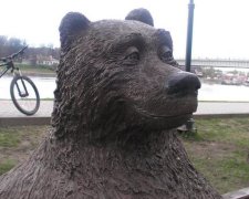 "Медведь с я*цами": на Черниговщине установили необычную скульптуру