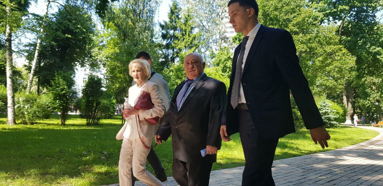 Кто родители зеленского президента украины фото биография