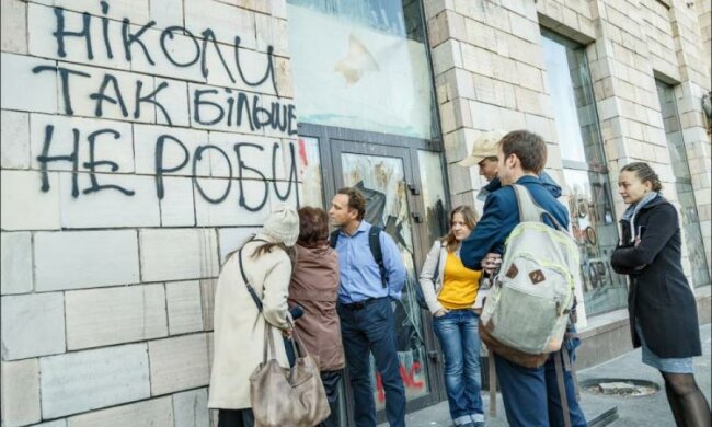 Ікони революції: на Грушевського знову познущалися над пам'яткою історії