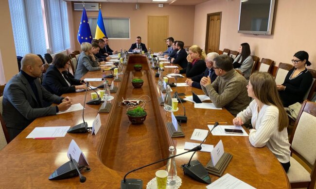 Екологія та бізнес: заступник міністра Ігор Зубович очолив круглий стіл про захист довкілля і контроль