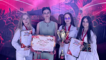 Діти на творчому занятті