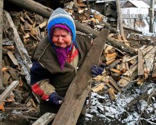 "Старенькі порпаються у смітті, просять милостиню, це страшно", - бідність в Україні перейшла всі межі, наочний приклад – в серці Києва