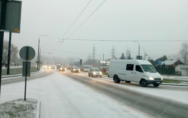Львів виявився не готовий до снігу, фото: Facebook