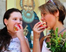 Яблучний Спас 2018: гарні привітання у прозі, віршах і листівках