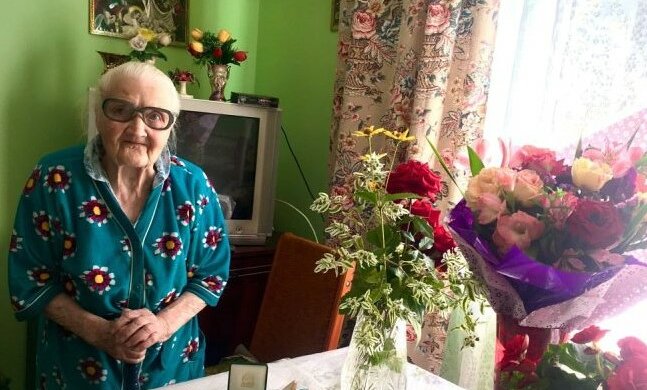 У Львові жвава бабця відсвяткувала 100-річчя - як огірочок