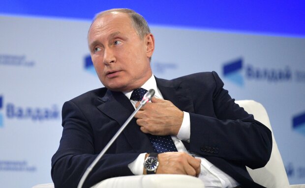 "Лжец и паразит": центр оккупированного Крыма украсили "приветствием" Путину