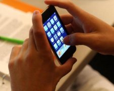 Школа отримала доступ до телефонів учнів