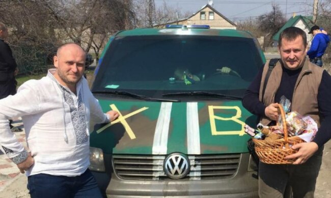 Филатов и Корбан подарили Ярошу бронированное авто (видео)