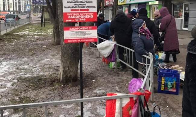 Пенсіонери у Франківську, фото: Facebook Комуналка ІФ