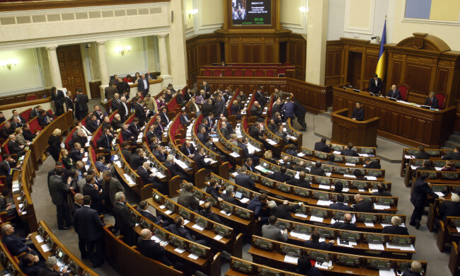 Нардепи з Дніпра похизувалися зарплатою за "трудодні" в Раді: тільки спокійно