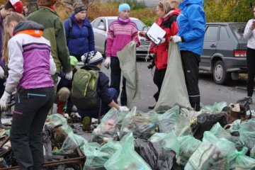 Львів відпочиває: блогер показав російське сміттєве пекло